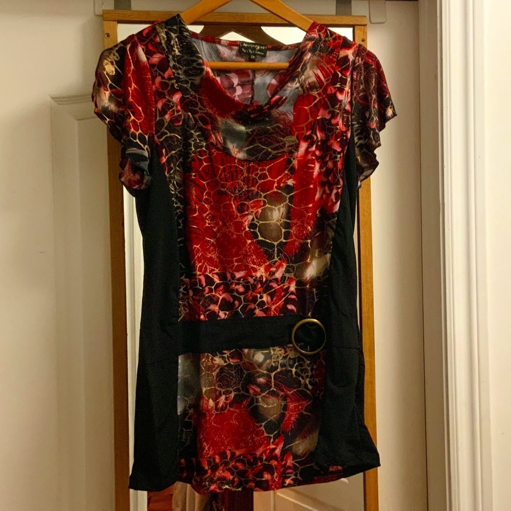 Champagne Fancy Bold Abstract Red, Black & Gold Short Sleeve Lightweight Top